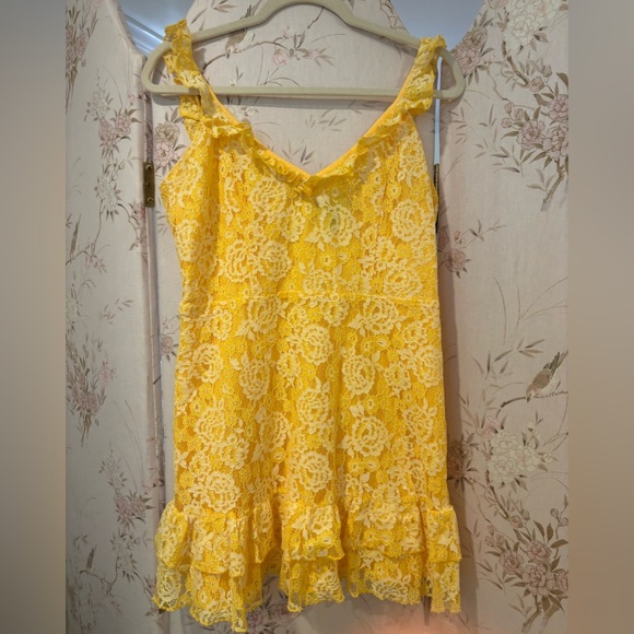 Forever 21 Sunlit Yellow Lace Dress - Picture 1 of 3